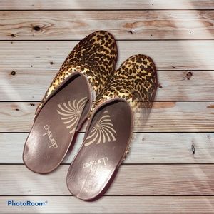 Dansko Leopard Print Textured Clogs. Size 10